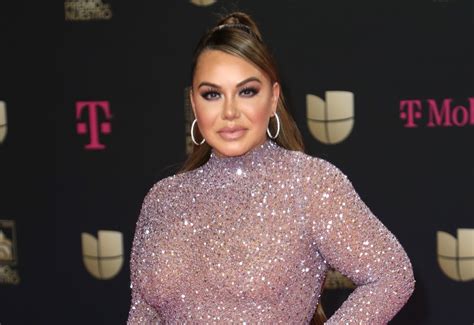 Como “pantera Rosa” Chiquis Rivera Camina Sensualmente Y Luce Su Figura En Un Ajustado Vestido