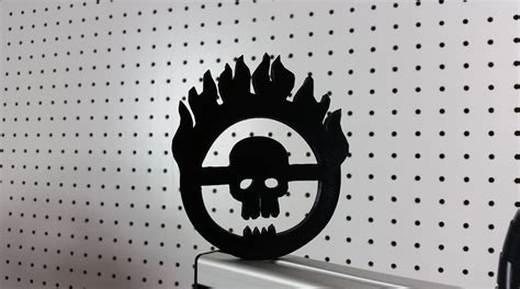 Бесплатный Stl файл Mad Max Immortal Joe Skull Logo 💀・Объект для