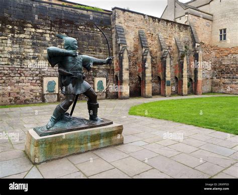 Uk Nottingham Nottingham Castle Statue Of Robin Hood Stock Photo Alamy