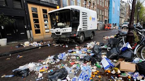 Tweehonderd Ton Afval Na Koningsdag In Amsterdam NU Het Laatste