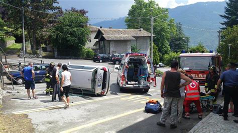 Incidente A Castione Anziana Esce Di Strada E L Auto Si Ribalta Viva