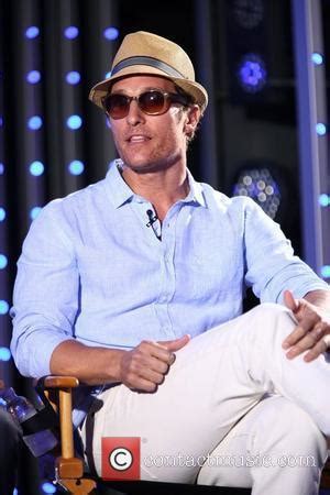 Matthew Mcconaughey | Matthew Mcconaughey Flashes Wedding Ring At The ...