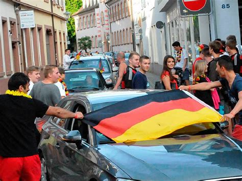 Fotos Offenburg Feiert Den Einzug Ins Halbfinale Offenburg