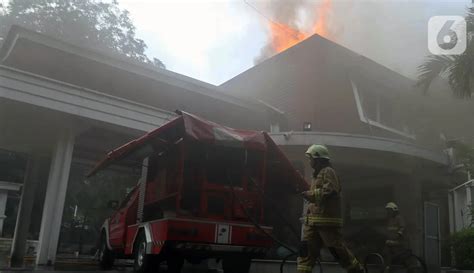 Rumah Mewah Di Menteng Jakarta Pusat Hangus Terbakar Foto Liputan