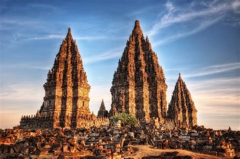 Contoh Akulturasi Kebudayaan Pada Masa Kerajaan Kerajaan Hindu Buddha