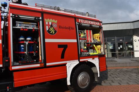 Auslieferung Feuerwehr Unimog U Tlf Das Land Rheinland Pfalz