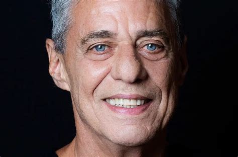 A galáxia sem fim de Chico Buarque o Prémio Camões que ama futebol e