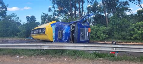 Caminh O Tanque Tomba Em Al A Da Freeway Em Gravata Agora Rs