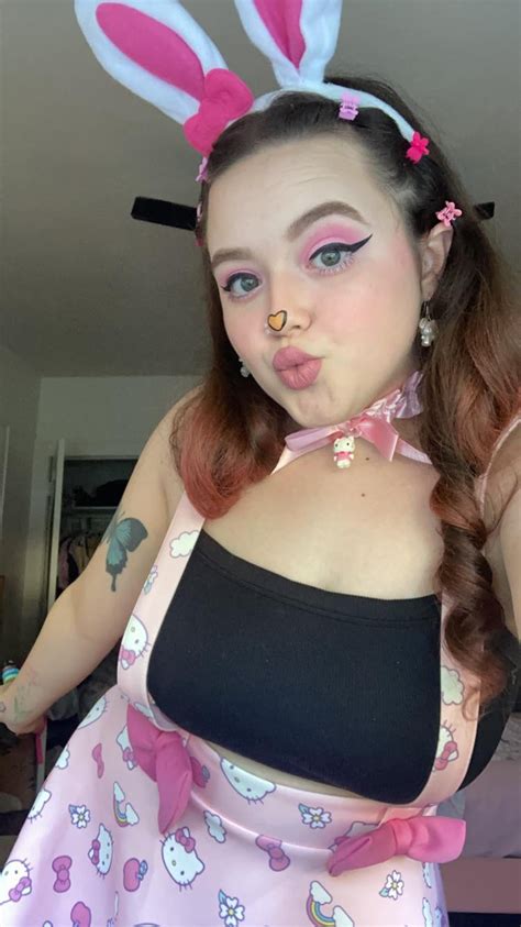 my hello bunny kitty Halloween costume💕💗 : r/HelloKitty