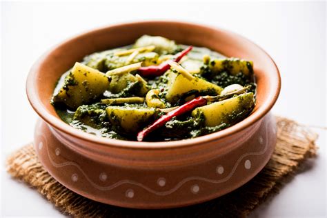 Premium Photo Aloo Palak Sabzi Or Spinach Potatoes Curry Served In A