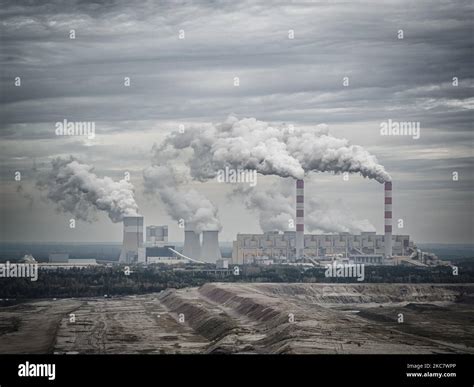 Vue A Rienne De La Centrale Lectrique Et De La Mine De Charbon Ciel