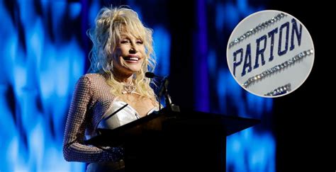 Dolly Parton Headlines Cowboys' Thanksgiving Halftime Show