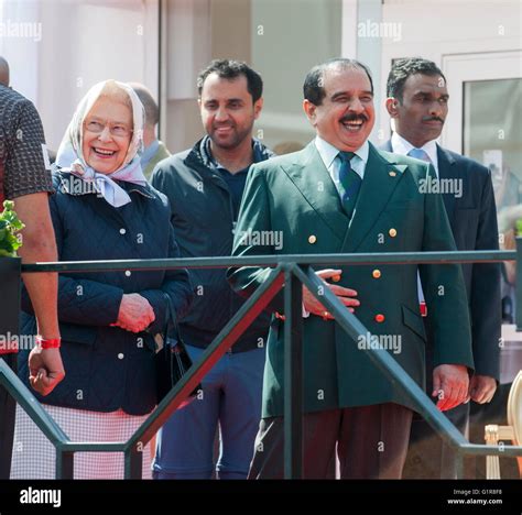 Hm The Queen Elizabeth Meeting His Royal Majesty King Hamad Bin Isa Al Khalifa Of Bahrain At The