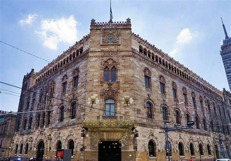 El Palacio Postal De La Ciudad De Mexico