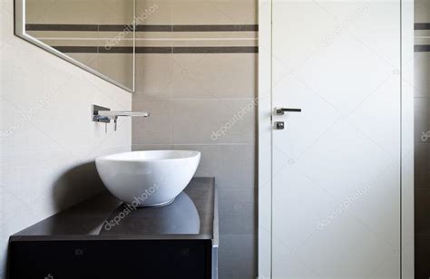 Modern apartment, bathroom — Stock Photo © Zveiger #24022185