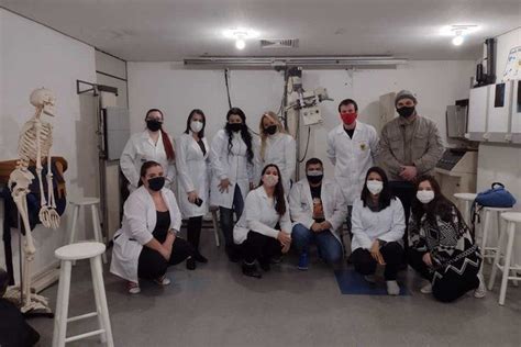 Alunos do curso Técnico em Radiologia realizam aulas práticas em Porto