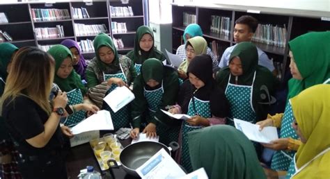 Berdayakan UMKM CSR PT IKPP Perawang Gelar Pelatihan Buat Kue Gali