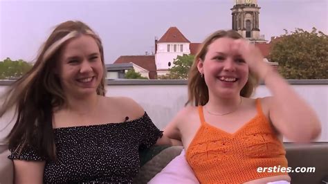 Ersties Schöne Aussicht Mit Nelio Und Anya An Einem Heißen Tag Mit Eis Am Stiel Eporner