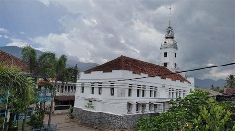 Gaya Art Deco Masjid Cipari Garut, Karya Gagah Abikoesno Tjokrosoejoso dan Perseteruan Dua ...