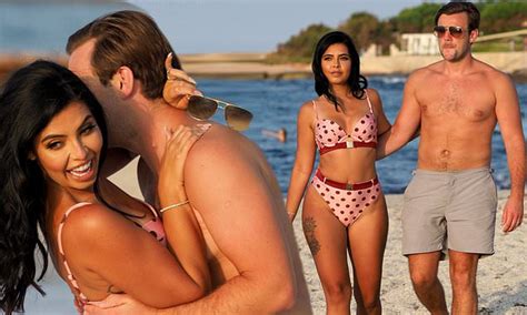 7 Hot Sexy Cara Seymour Bikini Pics
