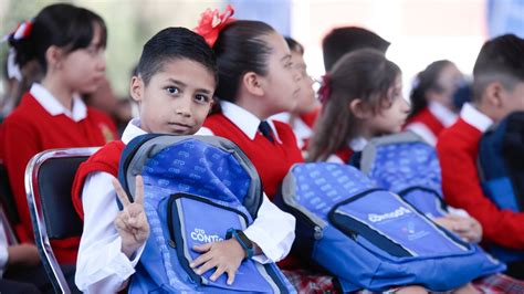 Arranca entrega de 614 mil kits de útiles escolares y mochilas Página