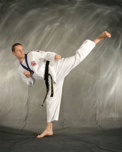 File:Taekwondo master.jpg - Wikimedia Commons