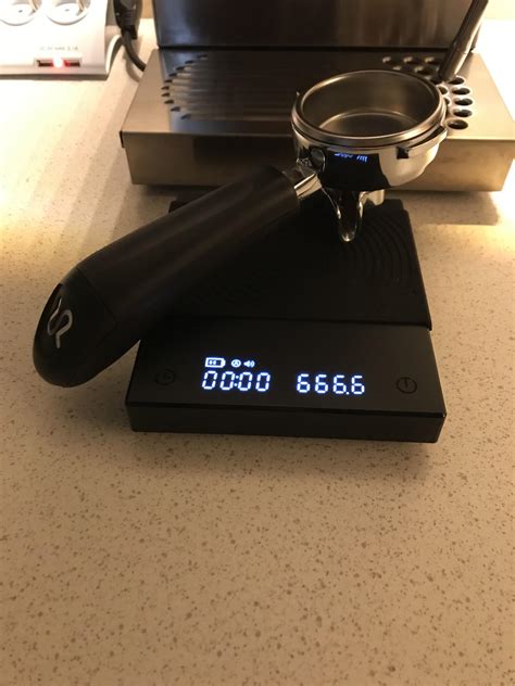 James Hoffman reviewing steaming with Rancillio Silvia: The Silvia was