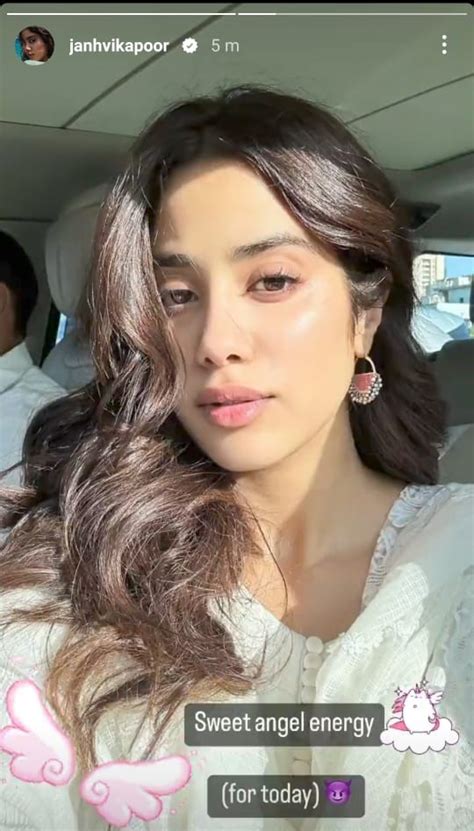 Navratri Special Janhvi Kapoor Dazzles In White For First Day Of