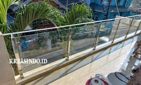 Railing Tangga Kaca Modern Sesuai Untuk Hunian Minimalis