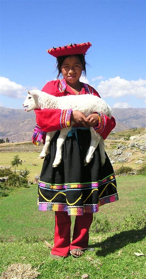 Pin by Nicole Villanueva on Peru | Peruvian clothing, Folk costume ...