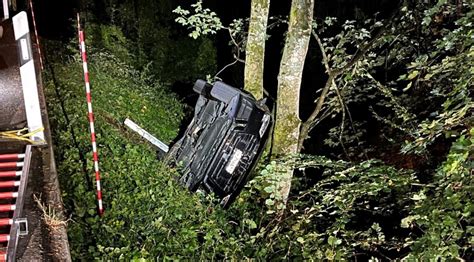 In Buchs Zh In Baum Geknallt J Hriger Verursacht Schweren