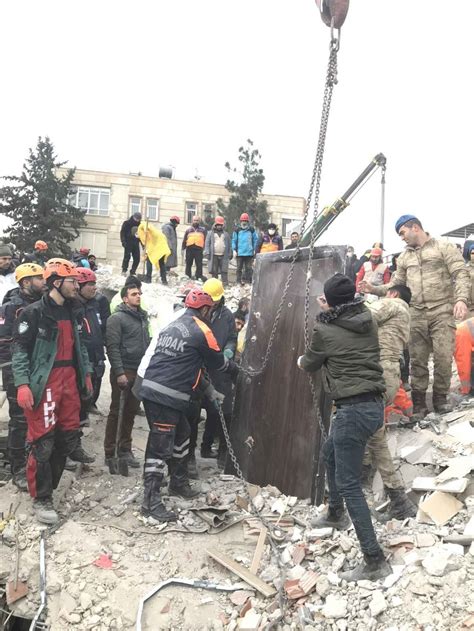 Sa N N Arama Kurtarma Ekipleri Deprem B Lgesinde Medyabar