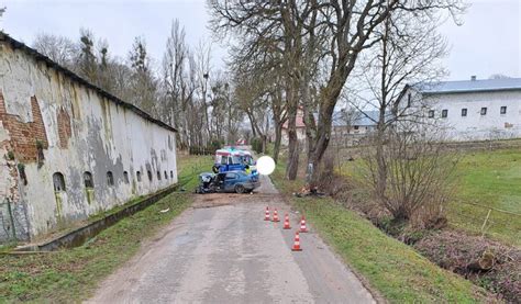 Tragedia na drodze w Budwitach Jedna osoba nie żyje kierowca w