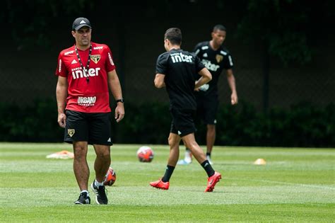 Pensando Na Libertadores Jardine Relaciona Atletas Para Enfrentar A