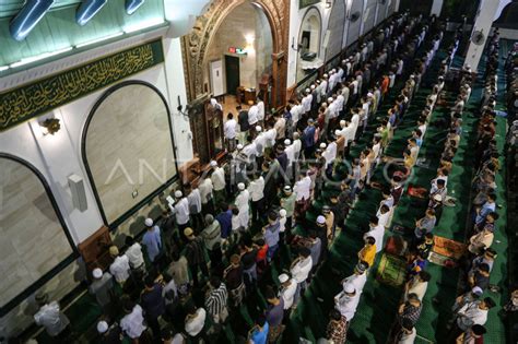 Shalat Tarawih Pertama Di Masjid Agung Jawa Tengah Antara Foto