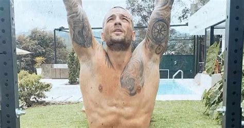 Maluma shows off abs while working out - Fitness, Health & Lifestyle ...