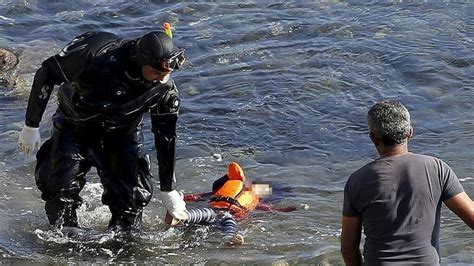 La muerte de cuatro niños en un naufragio frente a la isla de Lesbos