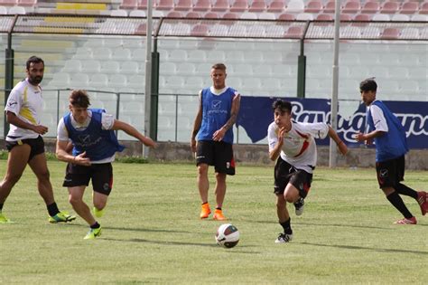 Reggina Messina Al San Filippo Allenamento A Porte Aperte Con