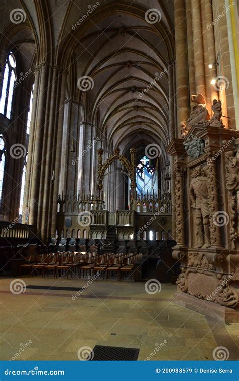 Innenansicht Der Elisabeth Kirche In Marburg Stockbild Bild Von