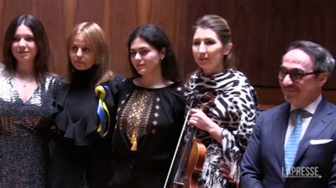 Ucraina Allieve Russe E Ucraine Del Conservatorio Di Napoli Suonano