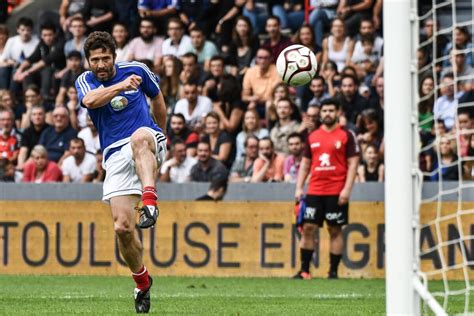 Photo Bixente Lizarazu Les Champions Du Monde De Ont D Fi Les