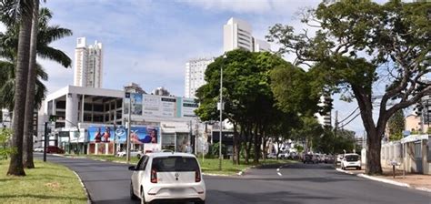 Prefeitura finaliza revitalização do asfalto da Avenida 85 De Minuto