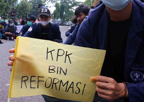 Aksi Mahasiswa Tolak Pelemahan Kpk