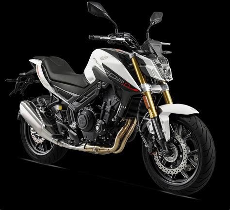 Mbp M N Cc Naked Street Style Bike Debuting At Auto Expo