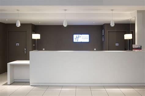 HOLIDAY INN EXPRESS LILLE CENTRE, AN IHG HOTEL $81 ($̶9̶1̶) - Updated ...