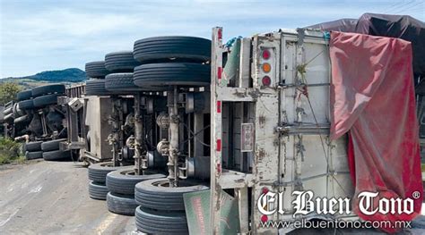 Roban azúcar a tráiler volcado El Buen Tono