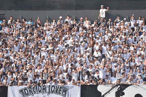 Torcida Do Santos Protesta Contra O Elenco Ap S Derrota Em Cl Ssico