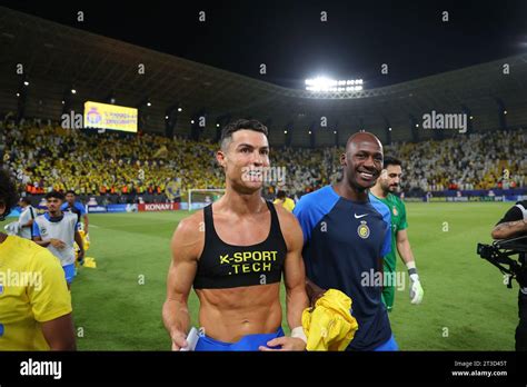 Cristiano Ronaldo Dal Nassr Fc Célèbre Sa Victoire TeamÕs à La Fin Du Match De Groupe E De La