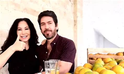 Janet Barboza Y Su Novio Reaparecen Promocionando Delivery De Naranjas