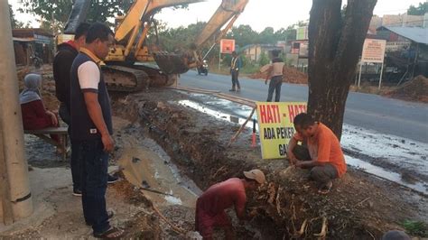 Pembangunan Drainase Sudah Rusak Pipa Pdam Titik Banjarmasinpost Co Id